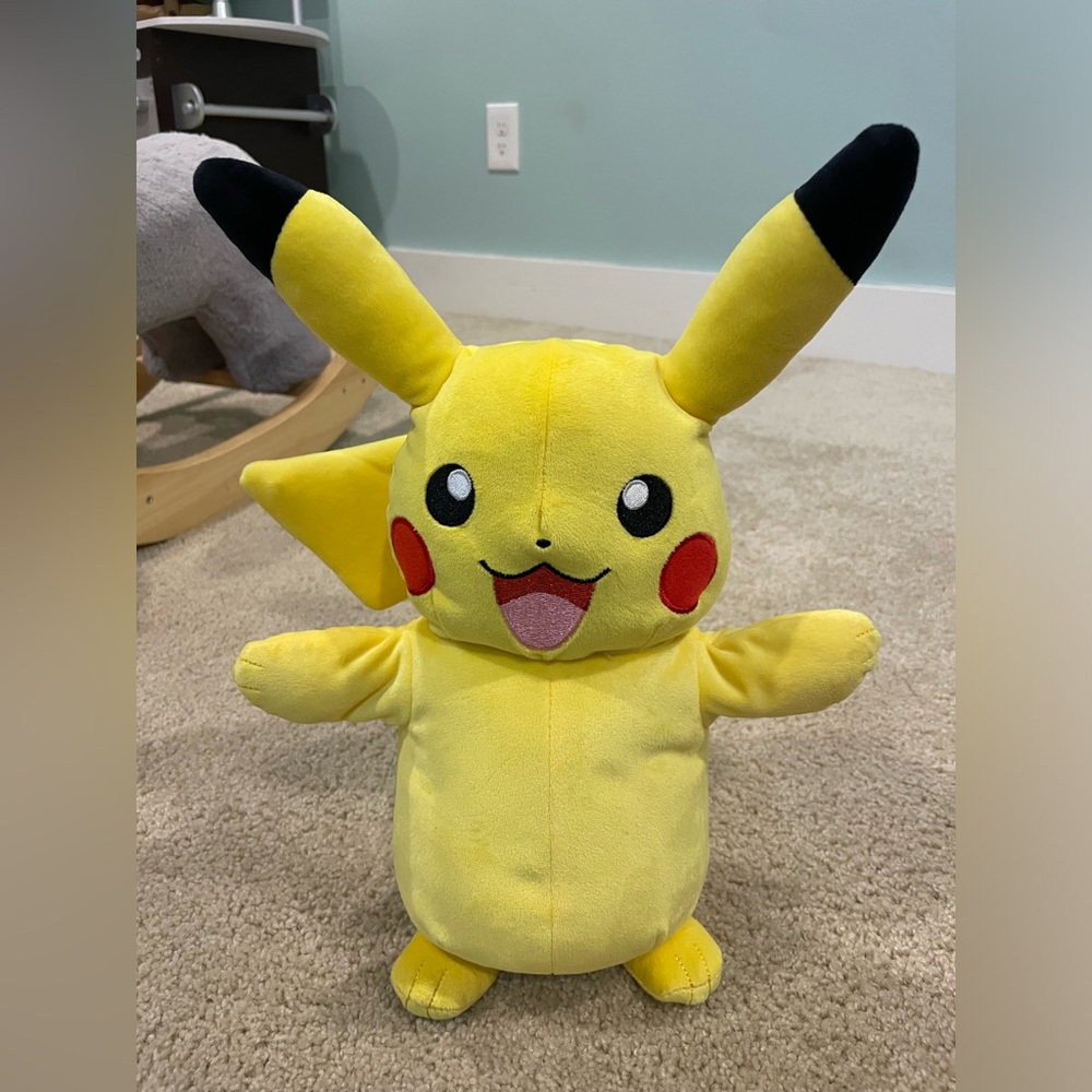 Pokémon Pikachu plush light up toy